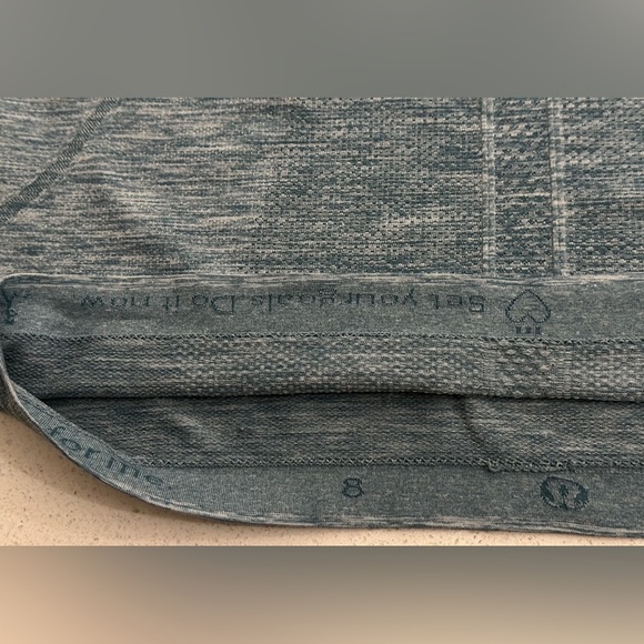 Lululemon: Women’s Tank Top- Size 8 - Picture 6 of 7